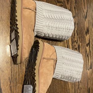 NEW Women’s Ugg’s. Size 6. Chestnut color with knitted top. Midrise.
